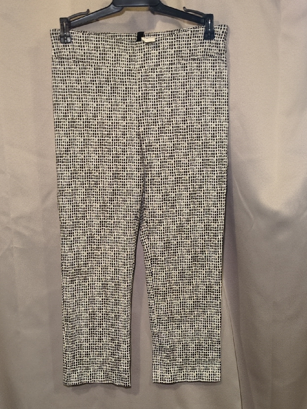 Black and White Grid Print Stretch Capris